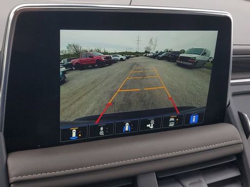 Certified 2022 GMC Yukon SLT w/ SLT Premium Package AWD/4WD image 29