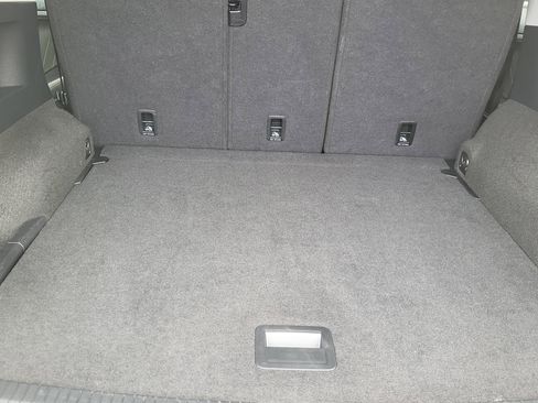 Used 2024 Volkswagen Tiguan Wolfsburg Edition image 11