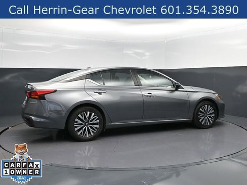 Used 2024 Nissan Altima 2.5 SV FWD image 8