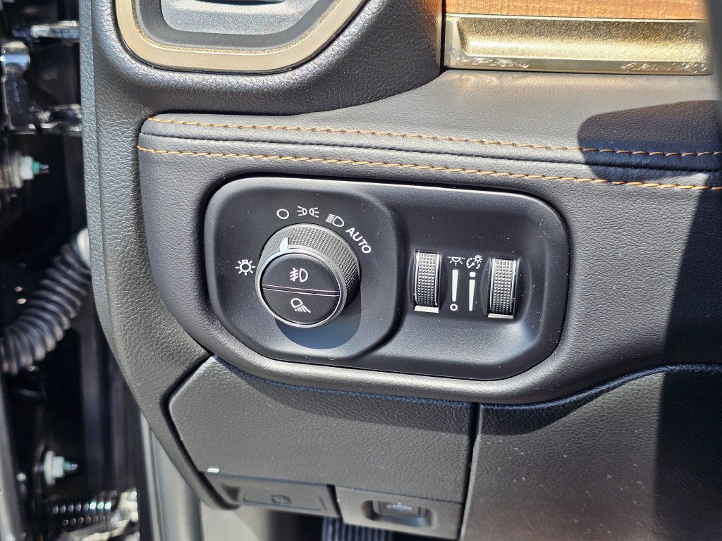Used 2024 RAM 2500 Limited AWD/4WD image 34