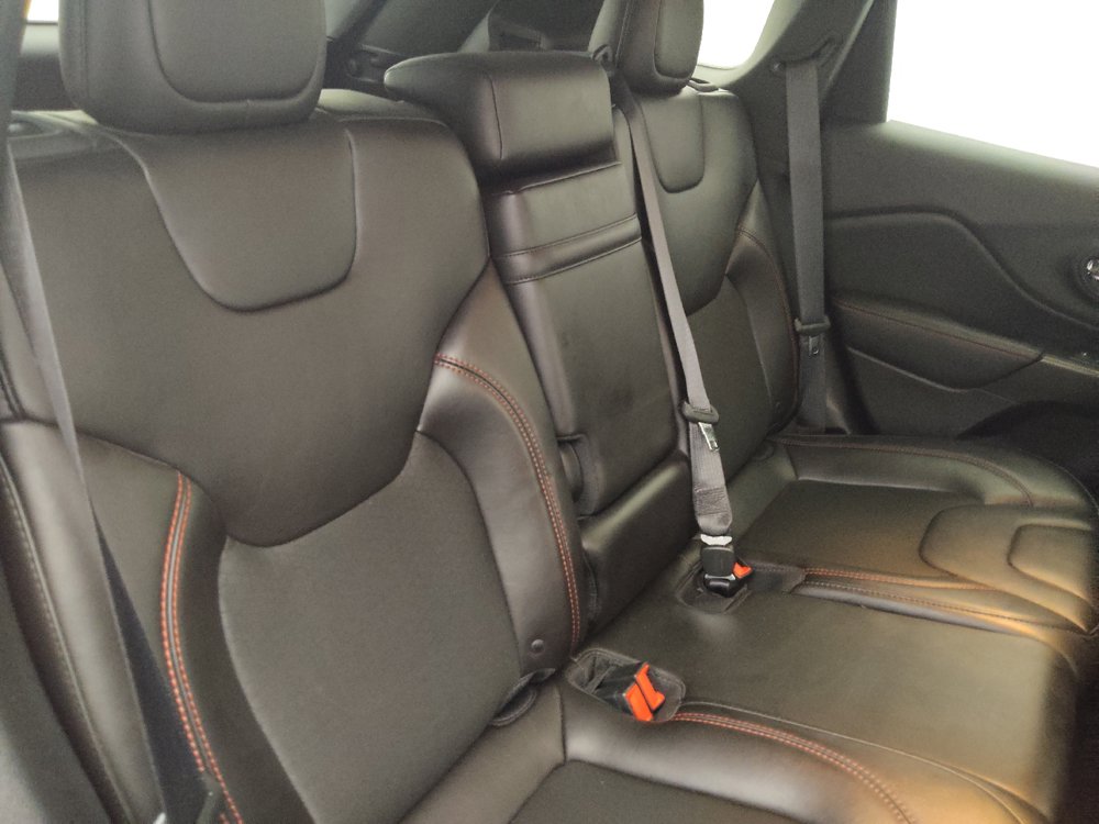 Used 2019 Jeep Cherokee Trailhawk w/ Cold Weather Group AWD/4WD image 19