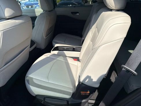 Used 2022 Nissan Pathfinder SL w/ SL Premium Package image 17