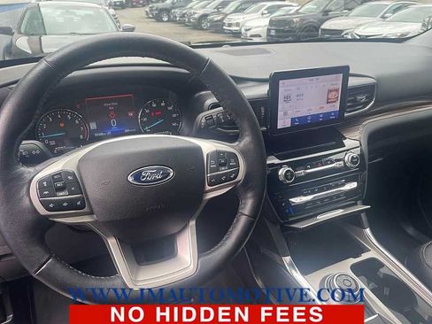 Used 2021 Ford Explorer Limited w/ Equipment Group 301A AWD/4WD image 3