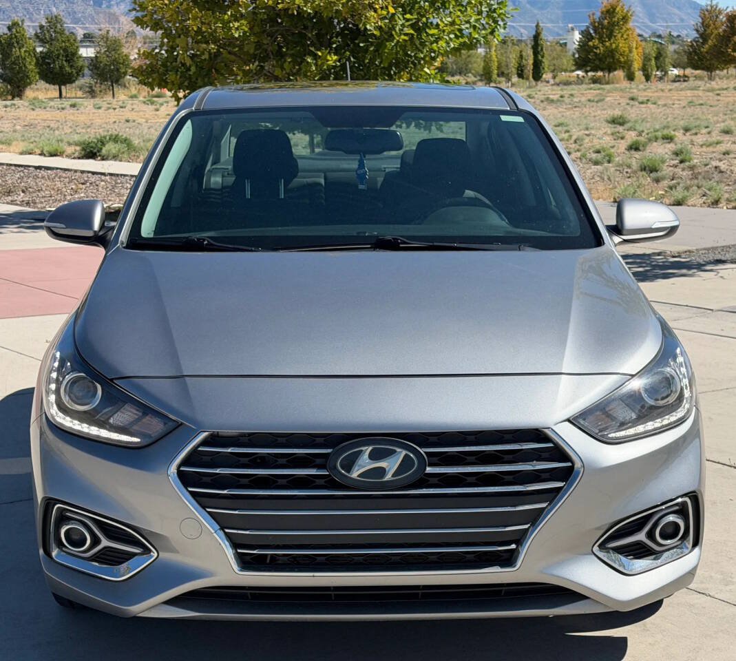 Used 2022 Hyundai Accent Limited FWD image 2