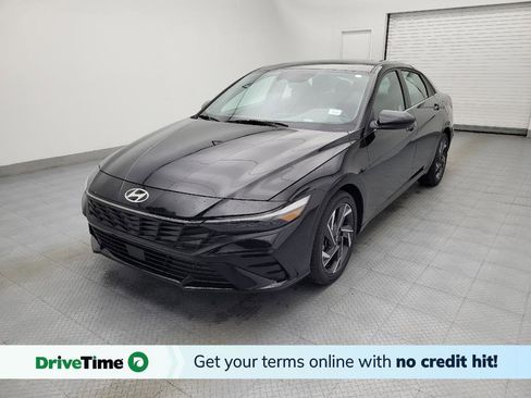 Used 2025 Hyundai Elantra SEL image 1