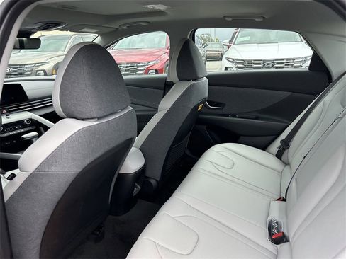New 2025 Hyundai Elantra Limited image 19