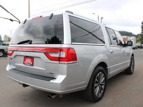 Used 2015 Lincoln Navigator L 4WD image 6