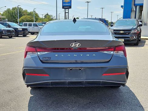 Used 2024 Hyundai Elantra SE FWD image 5