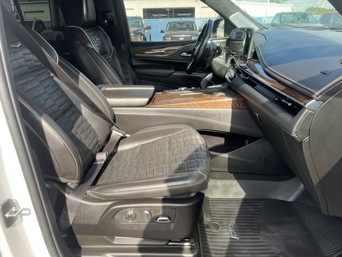 Used 2023 Cadillac Escalade Sport Platinum w/ LPO, ONYX Package image 17