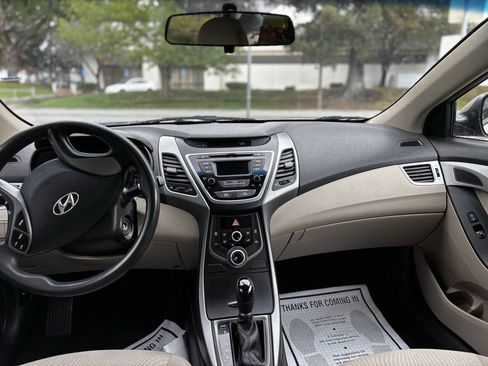Used 2015 Hyundai Elantra SE image 14