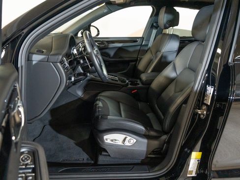Certified 2026 Porsche Macan AWD/4WD image 15