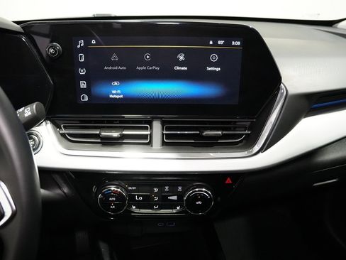 Used 2025 Chevrolet Trax LT w/ LT Convenience Package FWD image 13