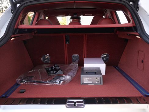 New 2026 Aston Martin DBX 707 image 24