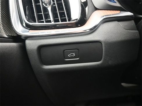 Used 2023 Volvo S60 B5 Plus image 28