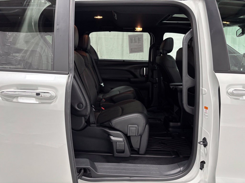 Used 2026 Toyota Sienna Limited FWD image 56