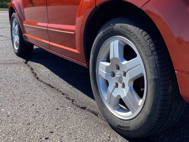 Used 2009 Dodge Caliber SXT FWD image 12
