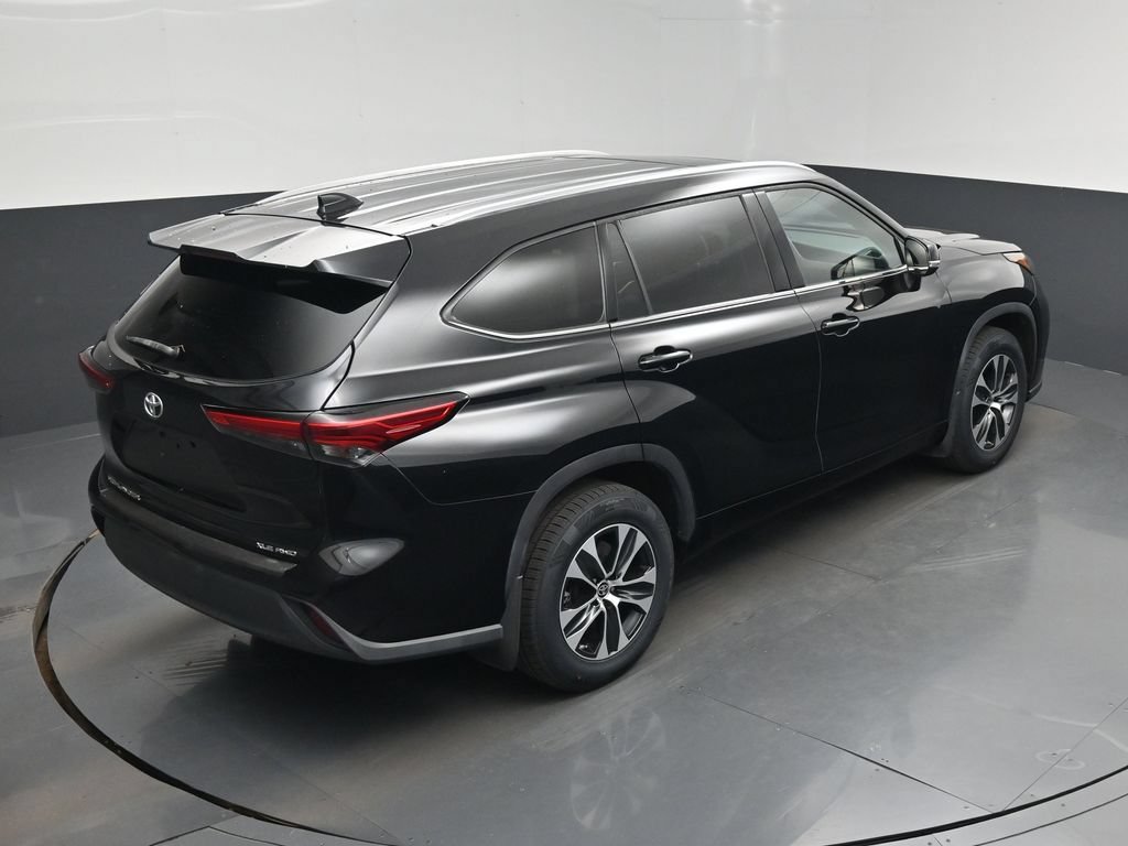 Used 2021 Toyota Highlander XLE AWD/4WD image 24