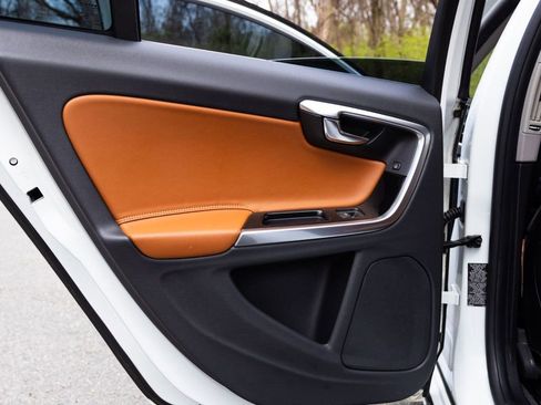 Used 2015 Volvo S60 T6 Platinum FWD image 35