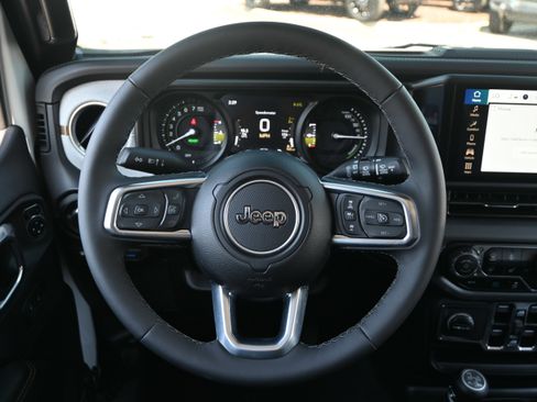 Used 2025 Jeep Wrangler Sahara w/ Safety Group image 18