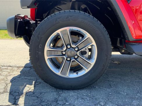 Used 2018 Jeep Wrangler Unlimited Sahara AWD/4WD image 24