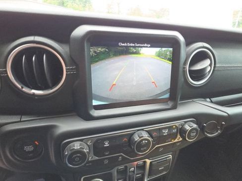 Used 2018 Jeep Wrangler Unlimited Sahara AWD/4WD image 18