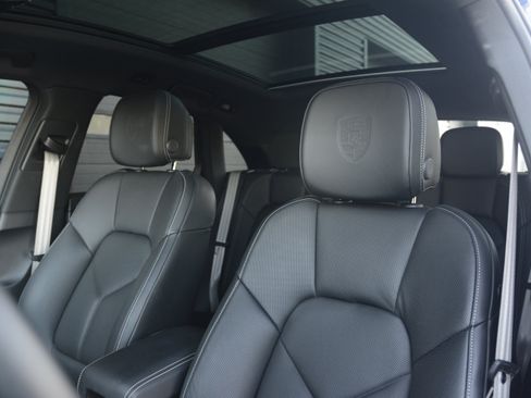Certified 2026 Porsche Macan Turbo AWD/4WD image 5
