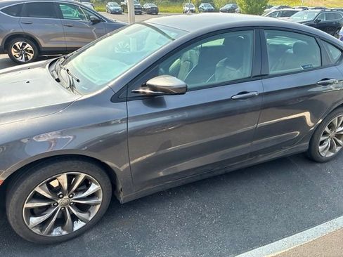 Used 2015 Chrysler 200 S FWD image 10