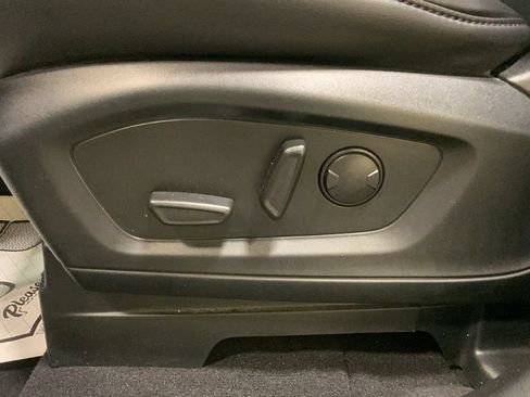Used 2024 Ford Explorer XLT w/ Equipment Group 202A AWD/4WD image 29