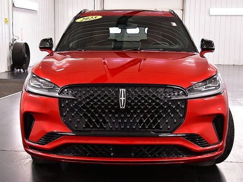 Used 2025 Lincoln Aviator Reserve w/ Equipment Group 201A AWD/4WD image 2