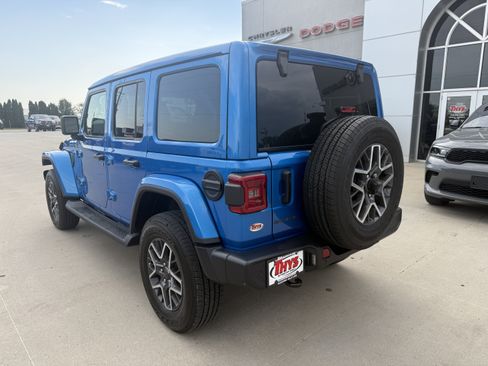 Used 2026 Jeep Wrangler Unlimited Sahara AWD/4WD image 38