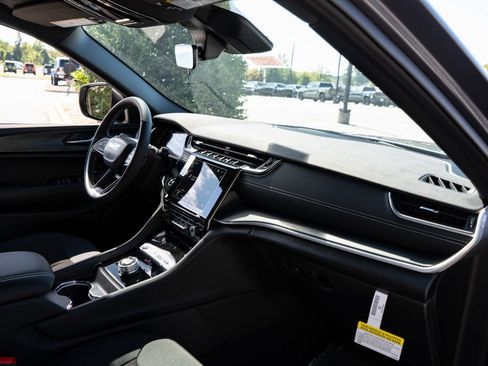 New 2025 Jeep Grand Cherokee L Laredo w/ Luxury Tech Group I image 22