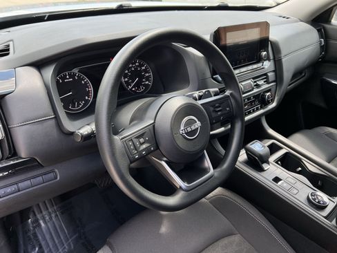 Used 2024 Nissan Pathfinder S AWD/4WD image 21