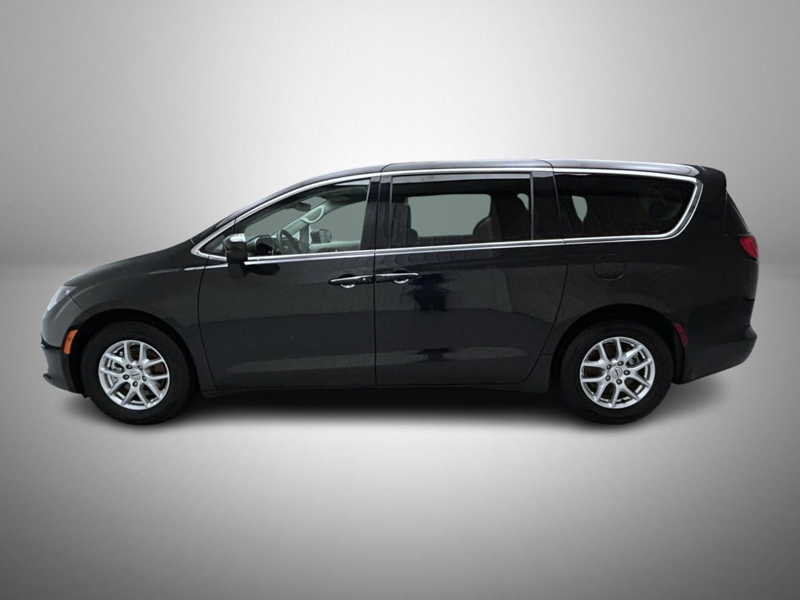 Used 2023 Chrysler Voyager LX FWD image 8