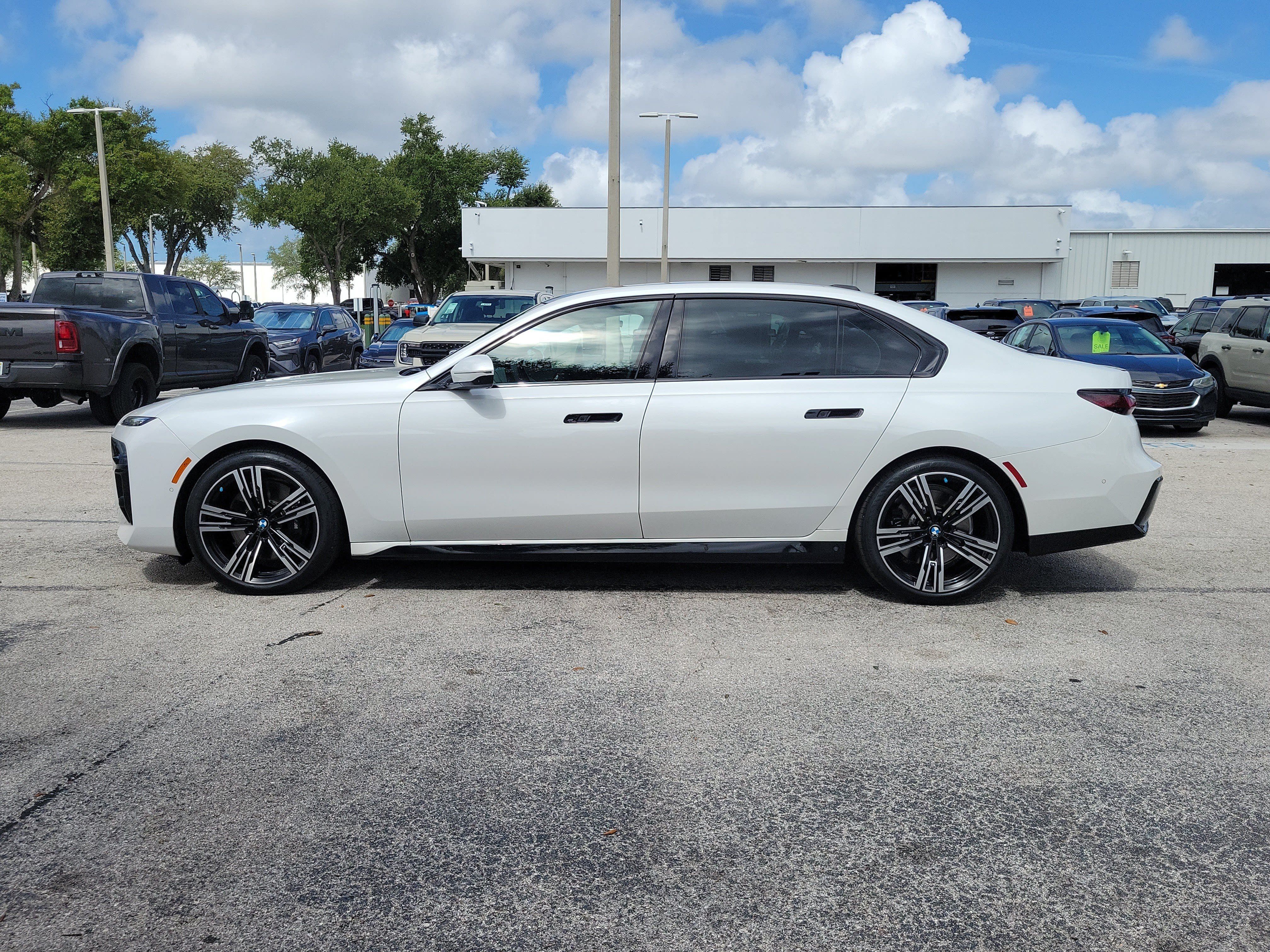 Used 2023 BMW 740i w/ Executive Package RWD image 6