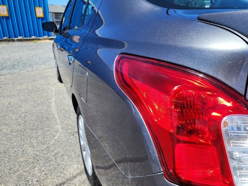 Used 2018 Nissan Versa SV FWD image 34