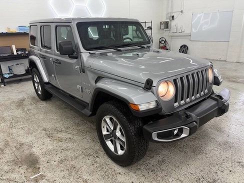 Used 2018 Jeep Wrangler Unlimited Sahara image 3