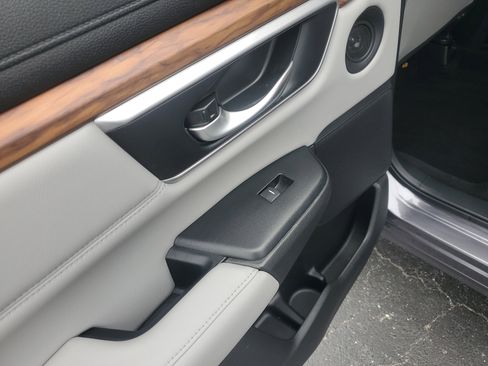Used 2019 Honda CR-V Touring image 16