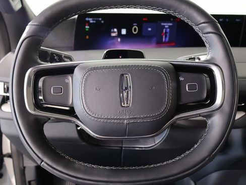 New 2026 Lincoln Navigator Reserve w/ Jet Appearance Package AWD/4WD image 3