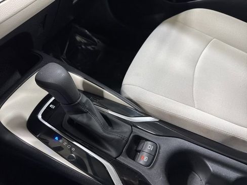 Used 2022 Toyota Corolla LE image 18