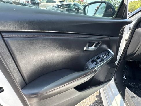Used 2023 Nissan Sentra SR w/ SR Premium Package FWD image 15
