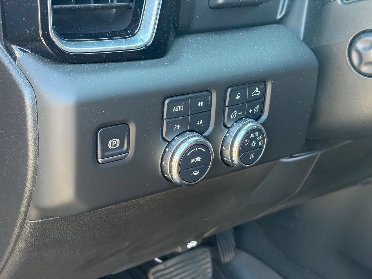 Used 2025 GMC Sierra 1500 Denali Ultimate AWD/4WD image 7