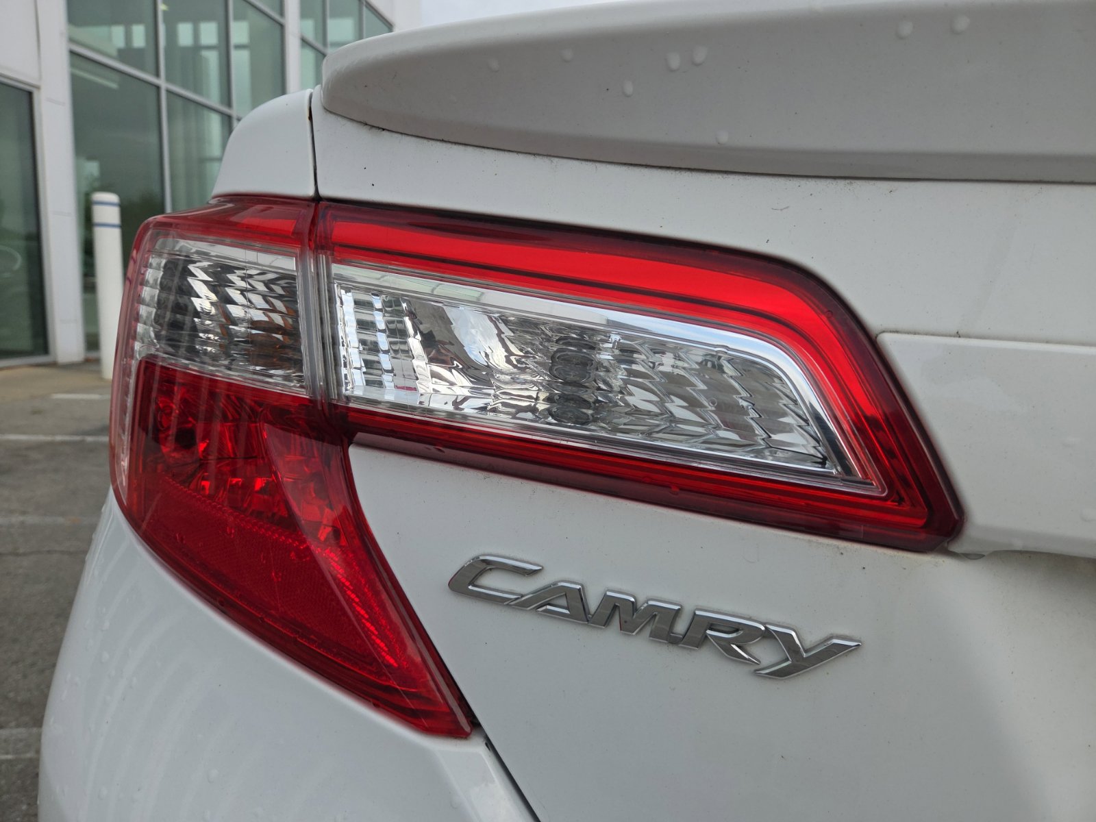 Used 2014 Toyota Camry SE FWD image 6