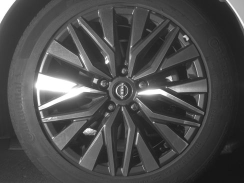 Used 2025 Nissan Altima 2.5 SV FWD image 13