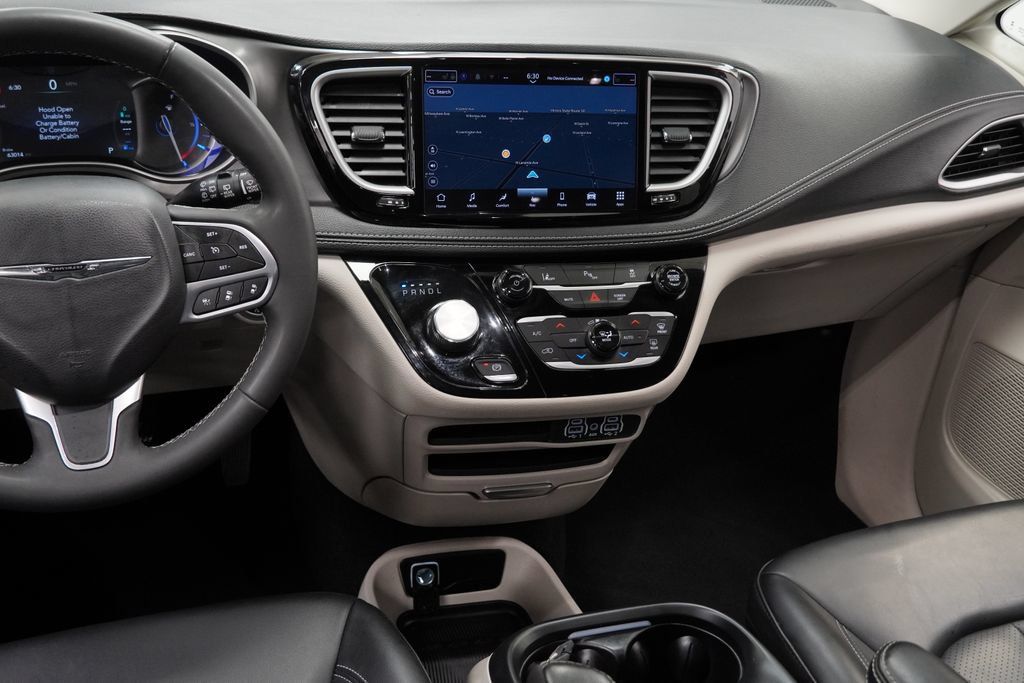 Used 2024 Chrysler Pacifica Limited FWD image 17