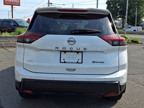 Used 2024 Nissan Rogue SV w/ SV Premium Package AWD/4WD image 6