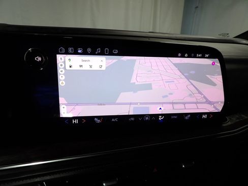 Used 2025 Chevrolet Suburban Z71 image 36