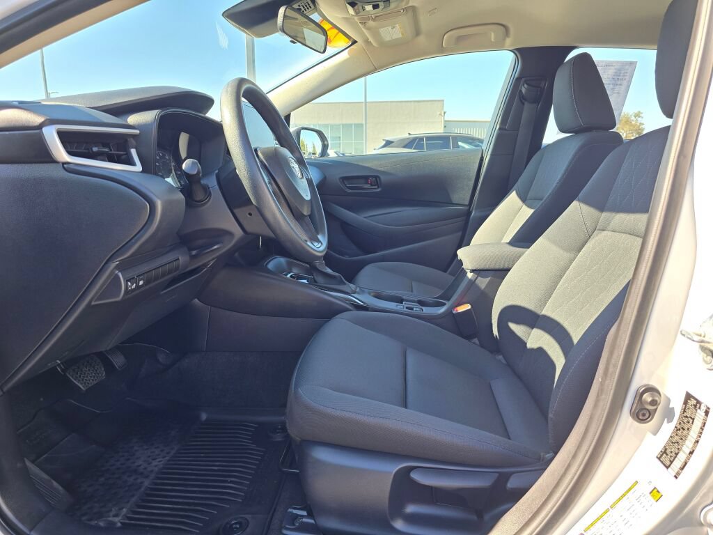 Used 2025 Toyota Corolla LE FWD image 21