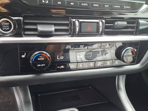 Used 2024 Nissan Pathfinder SL AWD/4WD image 23