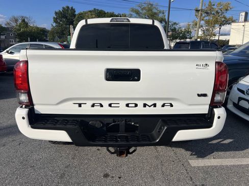 Used 2019 Toyota Tacoma TRD Sport w/ Technology Package RWD image 4