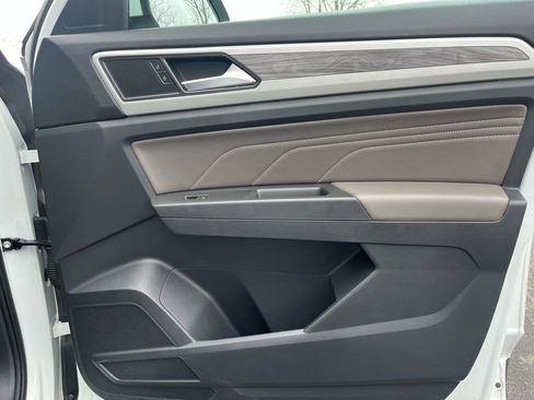 Certified 2022 Volkswagen Atlas Cross Sport SE image 12